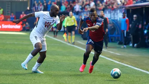 Estupi&ntilde;&aacute;n en el partido entre Osasuna y Granada correspondiente a la jornada numero 25 jugado en El Sadar de Pamplona. MIGUEL OS&Eacute;S