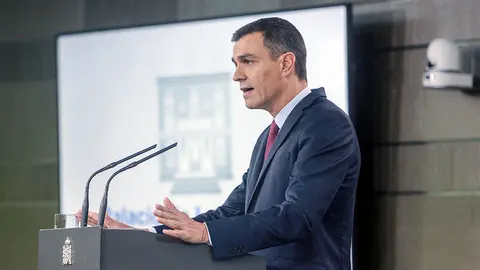 El presidente del Gobierno, Pedro S&aacute;nchez, realiza una intervenci&oacute;n en el Palacio de La Moncloa, en Madrid (Espa&ntilde;a) a 16 de octubre de 2019.

16 octubre 2019, La Moncloa, Pedro S&aacute;nchez, Pol&iacute;tica, PSOE
  (Foto de ARCHIVO)

16/10/2019