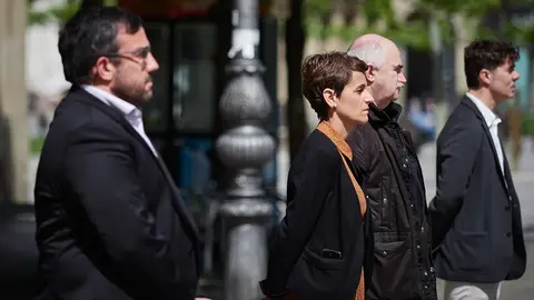 Mar&iacute;a Chivite, Presidenta del Gobierno de Navarra, durante el minuto de silencio en homenaje a los fallecidos por coronavirus ofrecido en las puertas del Parlamento de Navarra en el segundo d&iacute;a de desconfinamiento de las medidas adoptadas por el Gobierno de Espa&ntilde;a seg&uacute;n el Estado de Alarma por COVID-19. En Pamplona, Navarra, a 3 de mayo de 2020.

Mar&iacute;a Chivite, Presidenta del Gobierno de Navarra, durante el minuto de silencio en homenaje a los fallecidos por coronavirus ofrecido en las puertas del Parlamento de Navarra en el segundo d&iacute;a de desconfinamiento de las medidas adoptadas por el Gobierno de Espa&ntilde;a seg&uacute;n el Estado de Alarma por COVID-19. En Pamplona, Navarra, a 3 de mayo de 2020.


3/5/2020