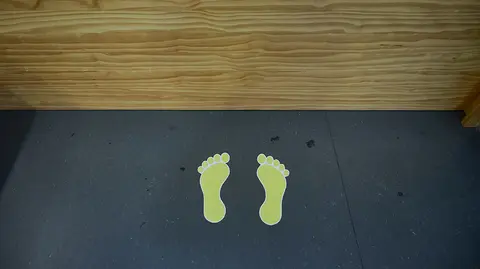 Detalle de medidas de seguridad sanitaria en el interior de una Oficina de Turismo de Pamplona que abre ante la inminente entrada de la fase 3 de la desescalada en Pamplona, Navarra, Espa&ntilde;a, a 6 de junio de 2020.

Detalle de medidas de seguridad sanitaria en el interior de una Oficina de Turismo de Pamplona que abre ante la inminente entrada de la fase 3 de la desescalada en Pamplona, Navarra, Espa&ntilde;a, a 6 de junio de 2020.


6/6/2020