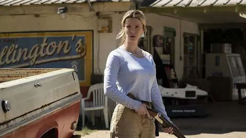La actriz Betty Gilpin, en 'La caza'