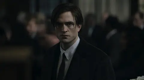 Robert Pattinson como Bruce Wayne en The Batman. ARCHIVO