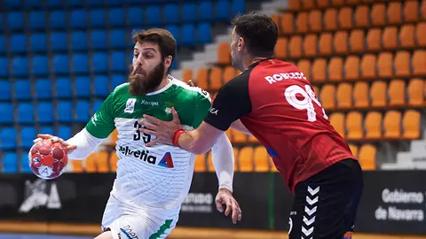 El Helvetia Anaitasuna se enfrenta al Granollers en un partido aplazado a causa del coronavirus. PABLO LASAOSA