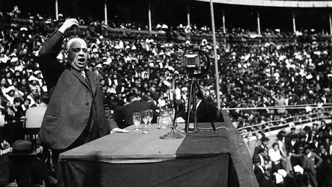 Indalecio Prieto, durante un discurso. ARCHIVO