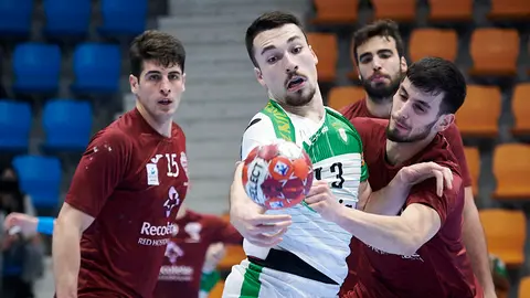 Aitor García en el partido entre Anaitasuna y Valladolid en Pamplona. PABLO LASAOSA