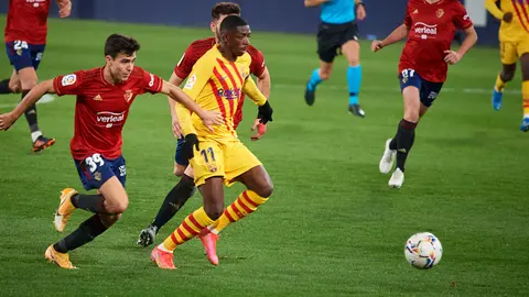 Partido entre Osasuna y Bar&ccedil;a correspondiente a la jornada n&uacute;mero 26 disputado en el estadio de El Sadar de Pamplona. MIGUEL OS&Eacute;S