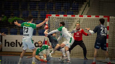 El Helvetia Anaitasuna se enfrenta al BM Logroño en Pamplona. MEGAN WALLS