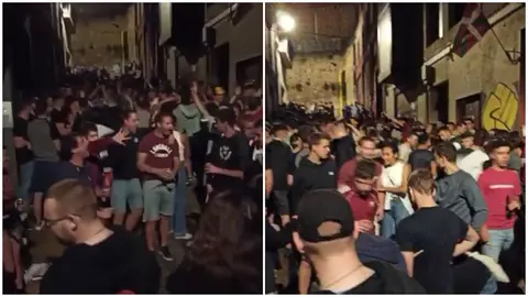 Jóvenes de botellón a las puertas de la Herriko Taberna en Estella.