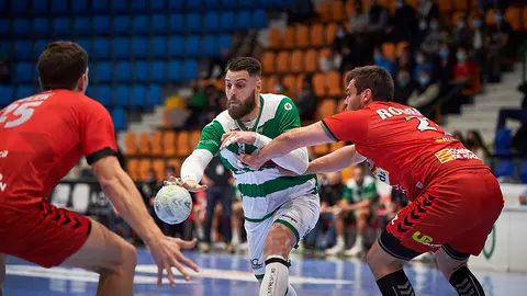 El Helvetia Anaitasuna se enfrenta al Huesca en Pamplona. PABLO LASAOSA