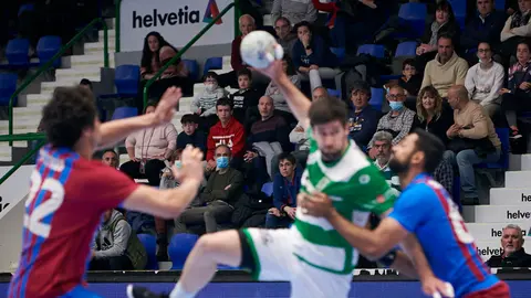 El Helvetia Anaitasuna se enfrenta al Barcelona en Pamplona. PABLO LASAOSA