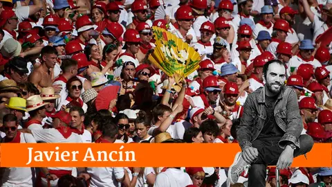 La plaza de toros a rebosar durante la corrida de este s&aacute;bado en Pamplona. PABLO LASAOSA