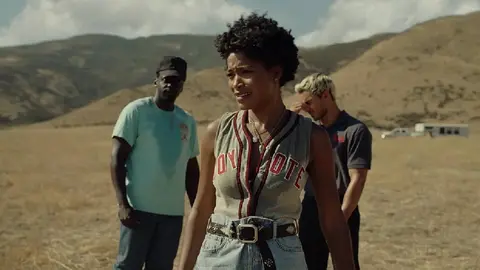 Keke Palmer, Daniel Kaluuya y Brandon Perea intentando domar un animal diferente.