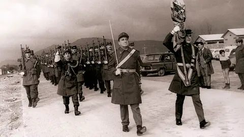 Fotograf&iacute;a tomada el 8 de diciembre de 1968, festividad de la Inmaculada Concepci&oacute;n, Patrona del Arma de Infanter&iacute;a. Ese d&iacute;a se inaugur&oacute; el nuevo Cuartel de Aizoain y Joaqu&iacute;n Imaz es el que manda la compa&ntilde;&iacute;a que rindi&oacute; honores. ARCHIVO
