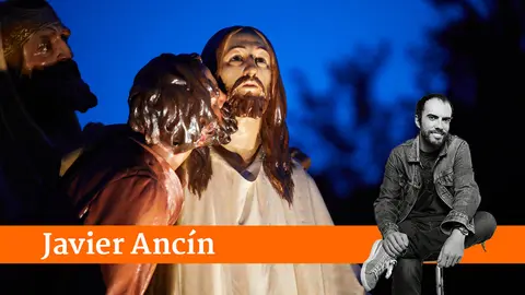Procesi&oacute;n de Jueves Santo por las calles de Pamplona con el desfile de los pasos de La &Uacute;ltima Cena, La Oraci&oacute;n del Huerto y El prendimiento, y la participaci&oacute;n de la Banda de Cornetas y Tambores de la Cofrad&iacute;a de la Flagelaci&oacute;n de Logro&ntilde;o. I&Ntilde;IGO ALZUGARAY