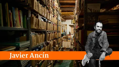 Una de las librer&iacute;as de Urroz Villa. PABLO LASAOSA