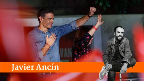 El presidente del Gobierno y l&iacute;der del PSOE, Pedro S&aacute;nchez, saluda a los militantes y simpatizantes socialistas que han acudido a la sede del PSOE, durante el seguimiento de la noche electoral de los comicios generales de este domingo en Espa&ntilde;a. EFE/Rodrigo Jim&eacute;nez