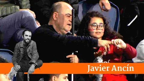 Alfredo y Elizabeth, padre e hija, dos seguidores de Osasuna que protagonizan una bonita historia en la grada de El Sadar. MOVISTAR PLUS / TWITTER