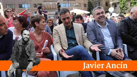 Mar&iacute;a Chivite, Pedro S&aacute;nchez y Carlos Cerd&aacute;n, durante un acto electoral en Pamplona EUROPA PRESS (1)