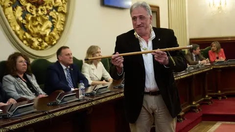 Moción de censura en el Ayuntamiento de Pamplona en la que Joseba Asiron (EH Bildu) ha sido elegido alcalde de la ciudad en sustitución de la anterior alcaldesa, Cristina Ibarrola (UPN). IÑIGO ALZUGARAY