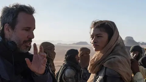 Dennis Villeneuve y Zendaya en sel set de Dune (1)