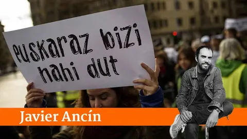 Manifestaci&oacute;n convocada por Kontseilua bojo el lema _Bide eman euskarari_ (Dad paso al Euskera). MIGUEL OS&Eacute;S_12 (1)