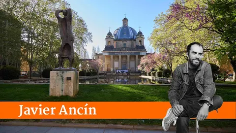 Monumento a los Ca&iacute;dos en Plaza de la Libertad de Pamplona.