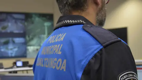 Un agente de la Polic&iacute;a Municipal de Pamplona. POLIC&Iacute;A MUNICIPAL DE PAMPLONA