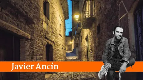 Calle vac&iacute;a en un pueblo en Navarra.