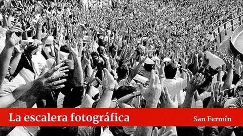 (09/1978) Las pe&ntilde;as tatarean y escenifican la sinton&iacute;a de Eurovisi&oacute;n. (Foto Patxi Par&iacute;s, cortes&iacute;a del autor)
