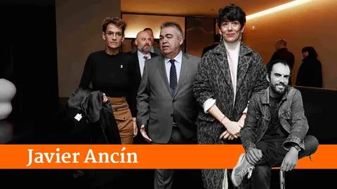 Santos Cerdán, acompañado por la presidenta del Gobierno de Navarra María Chivite y la Ministra de Elma Saiz. EFE/ Jesus Diges