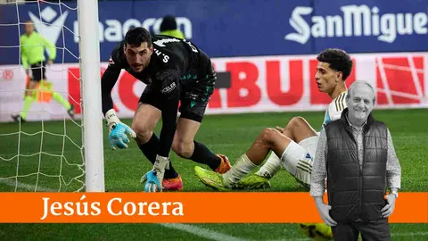 Sergio Herrera (1. CA Osasuna) y Ilyas Chaira (7. Real Oviedo) durante el partido de La Liga EA Sports entre CA Osasuna y Real Oviedo disputado en el estadio de El Sadar en Pamplona. I&Ntilde;IGO ALZUGARAY
