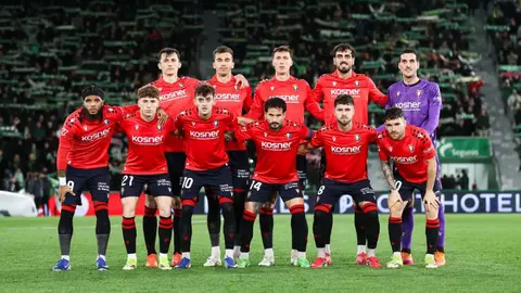 El once titular de los rojillos ante el Elche en el estadio Mart&iacute;nez Valero. CA Osasuna.