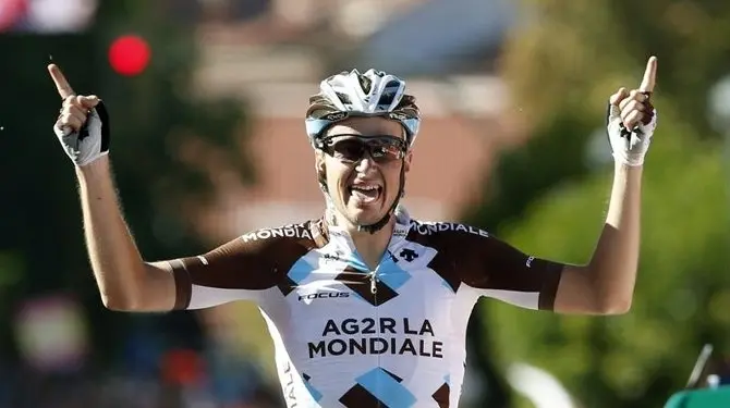 El franc&eacute;s Alexis Gougeard del equipo Ag2r vencedor de la decimonovena etapa de la Vuelta Ciclista a Espa&ntilde;a, con salida en la localidad vallisoletana de Medina del campo y &Aacute;vila. Efe.