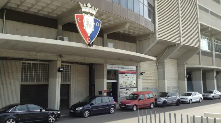 Exterior del estadio del Sadar en septiembre de 2015