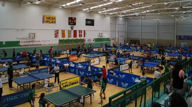 Torneo de tenis de mesa en Oberena.