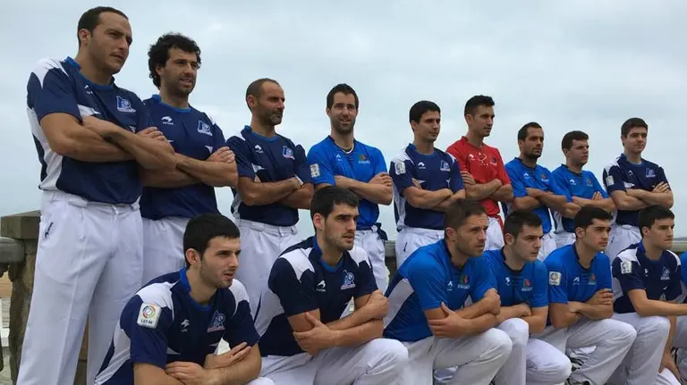 Pelotaris del torneo de parejas. Foto Aspe.