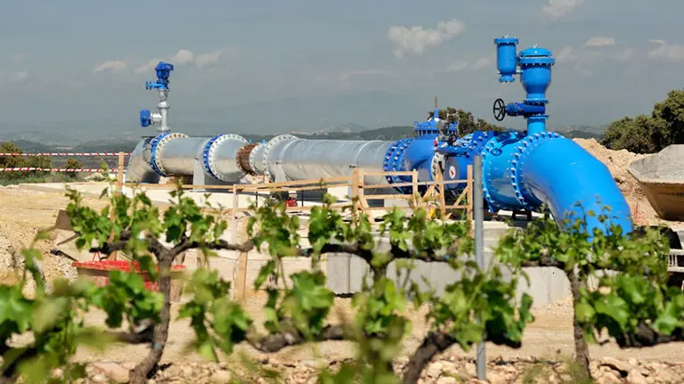 Punto de adhesi&oacute;n de tuber&iacute;as de agua potable. AGUACANAL