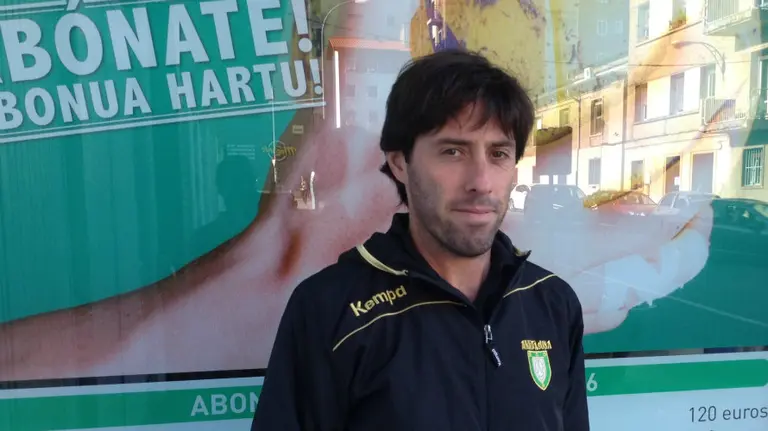 I&ntilde;aki P&eacute;rez entrena al Helvetia Anaitasuna.