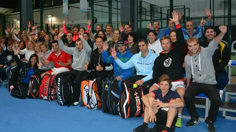 Foto de familia de participantes en la segunda edicion de la liga.