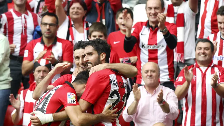 Jugadores del Athletic en San Mamés. EFE.