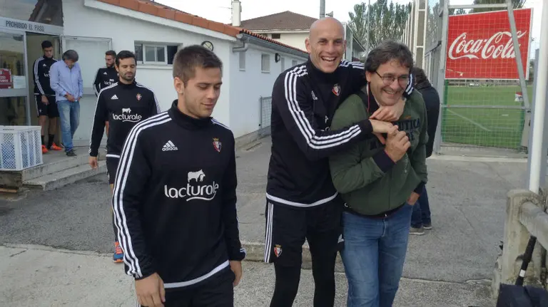 Los jugadores de Osasuna salen a entrenarse en Tajonar.