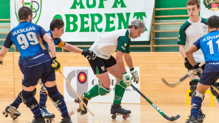Partido de Oberena hockey patines en su pabellón.