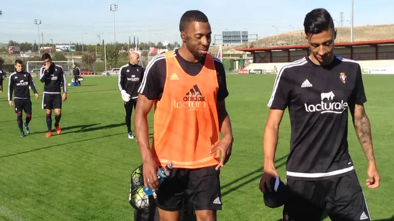 Loties y Mesa entran en la convocatoria de Osasuna.