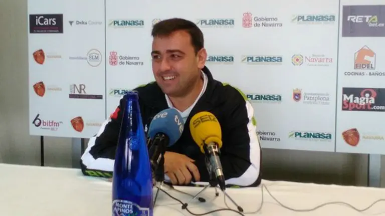 Sergio Lamúa entrena al Planasa Navarra.