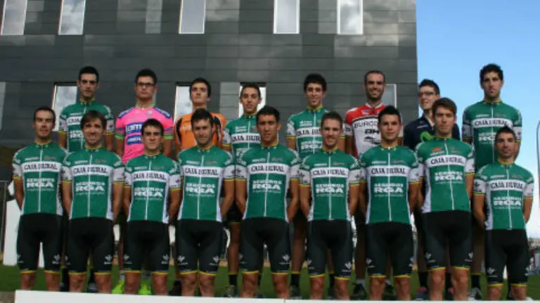 Concentraci&oacute;n del equipo Caja Rural-RGA.