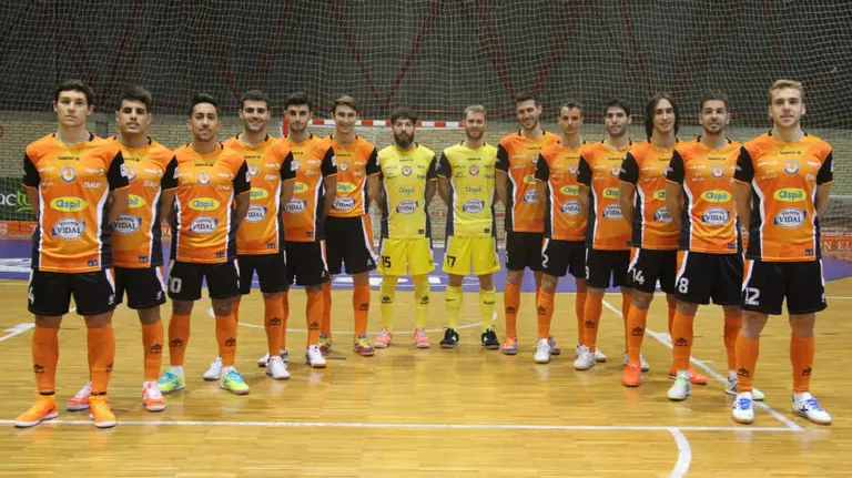 Plantilla del Aspil Vidal en su pabell&oacute;n de Tudela.