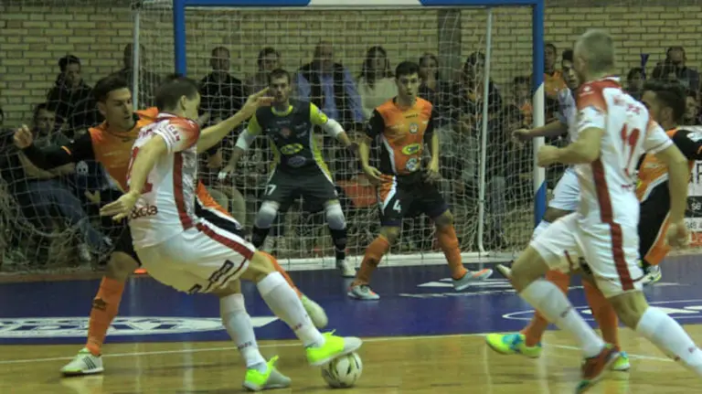 Aspil Vidal ha sufrido un serio correctivo en la copa. Foto web Lnfs.