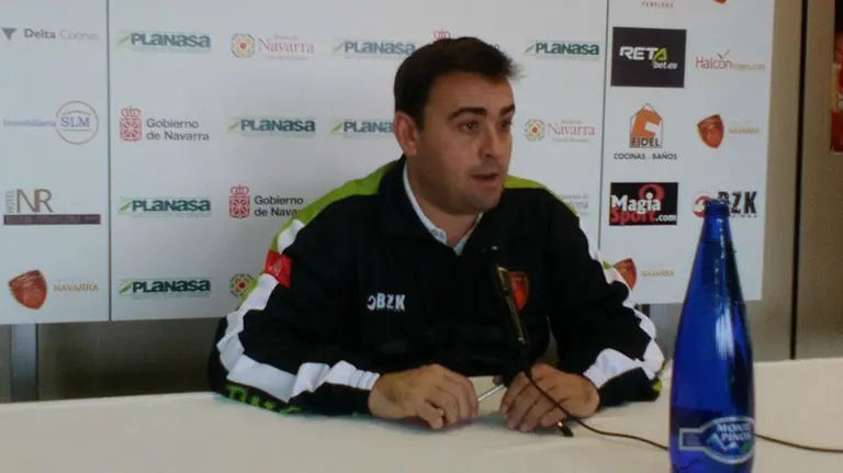 Sergio Lam&uacute;a es el entrenador del Planasa.