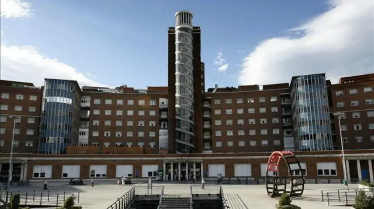 Vista general del Hospital de Cruces, en Barakaldo (Vizcaya). EFE.