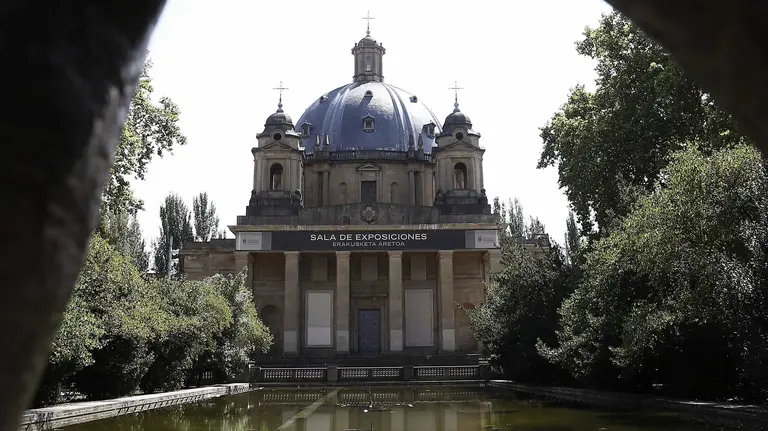 Exterior del Monumento a los Ca&iacute;dos, en Pamplona, donde se encuentran los restos mortales enterrados en su cripta de dos de los generales que protagonizaron el golpe militar de 1936 Emilio Mola y Jos&eacute; Sanjurjo. EFE/Jes&uacute;s Diges